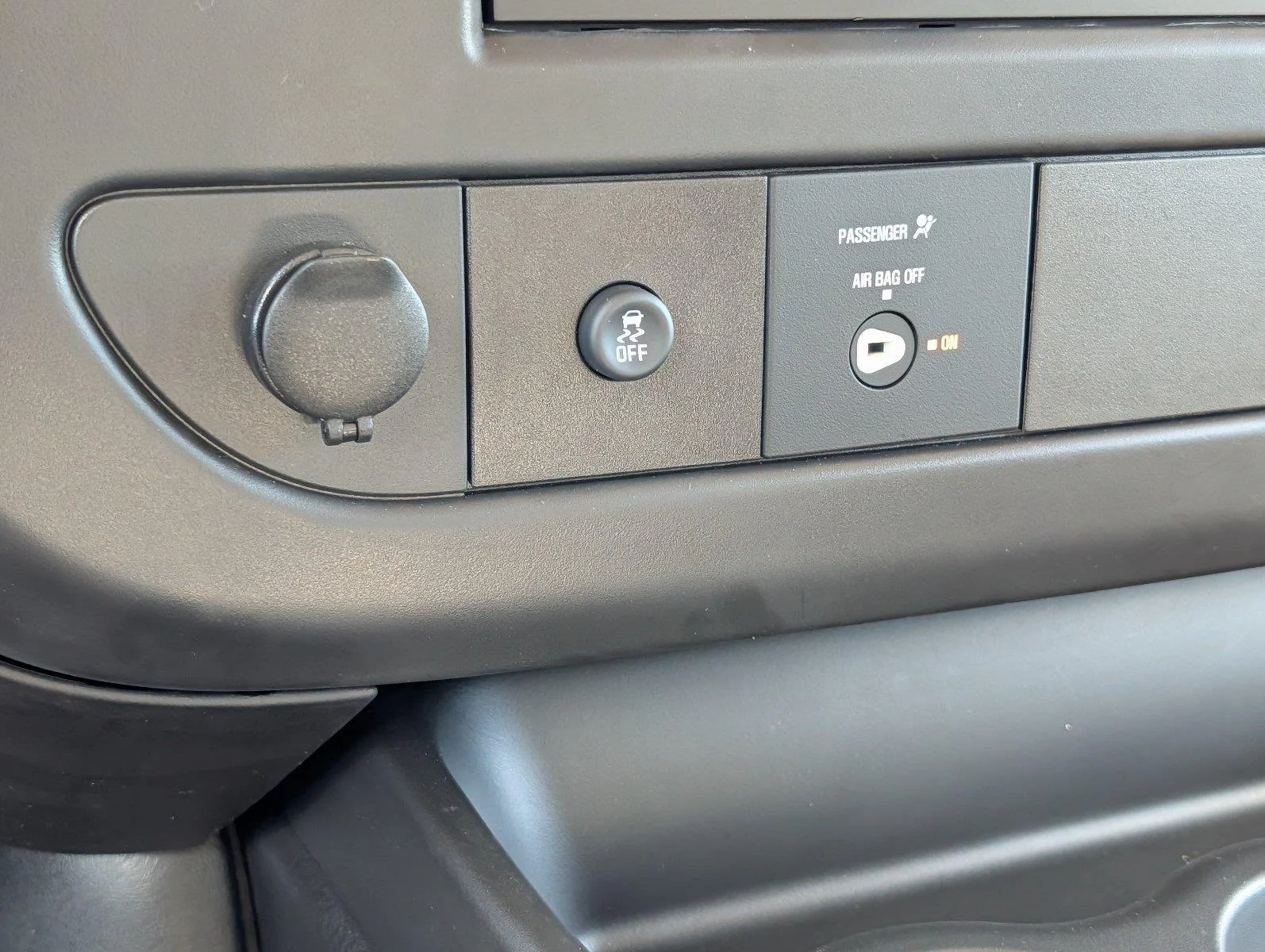 New 2026 Summit White GMC Work Van image 16