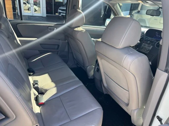 Used 2015 White Honda EX-L image 24