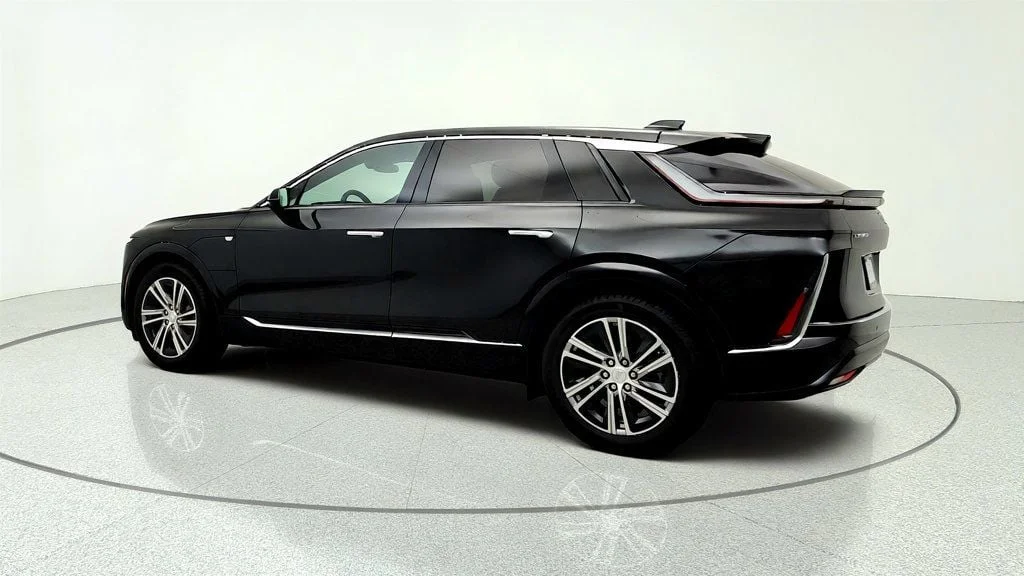Used 2025 Stellar Black Metallic Cadillac 4dr Luxury w/1SC image 7