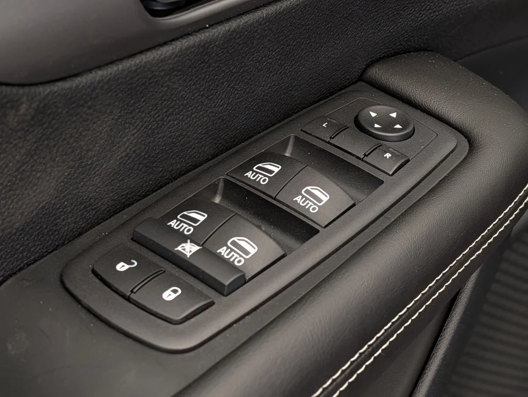 New 2027 Black Chrysler Select - - AWD - 3.6L Pentastar V6 - Adaptive Cruise Control - Blind Spot Monitor & More! image 13