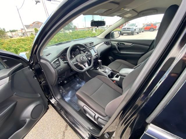 Used 2019 Magnetic Black Pearl Nissan S image 40