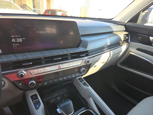 Used 2025 Black Kia EX image 6