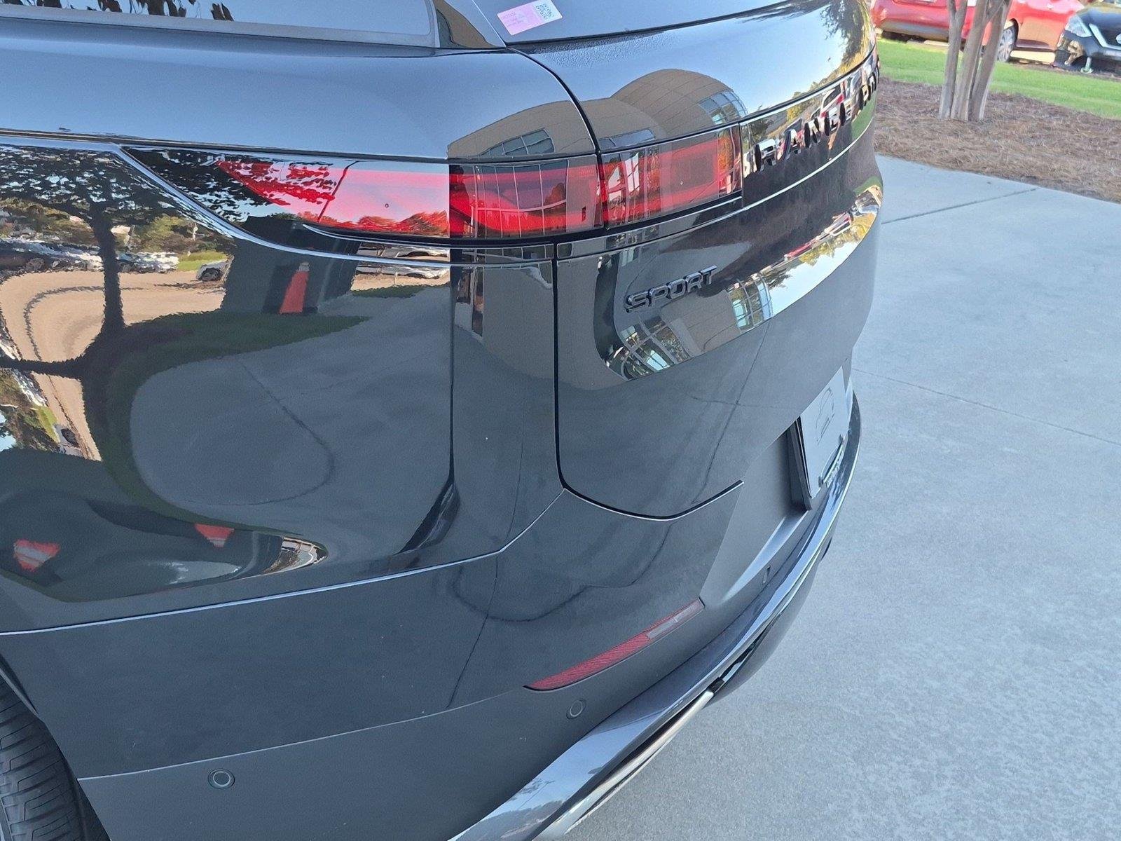 New 2027 Santorini Black Land Rover SE image 11