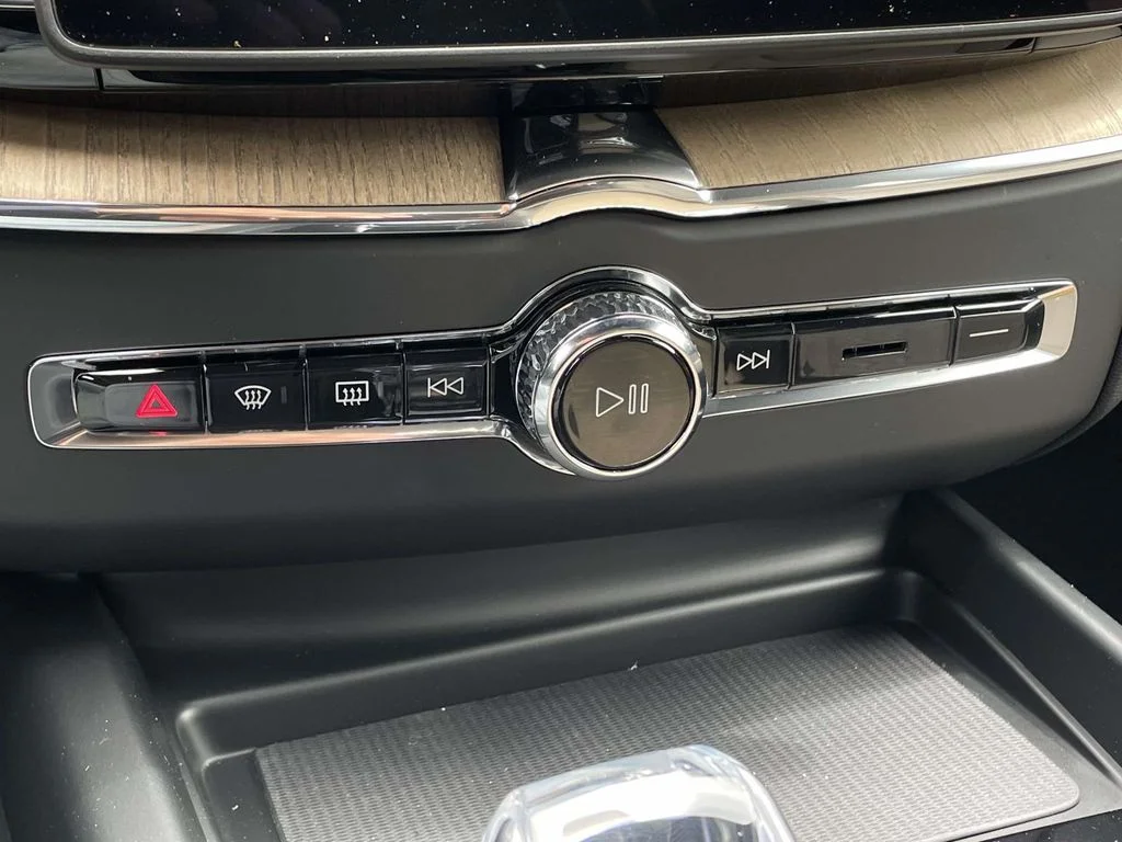 New 2026 Crystal White Metallic Volvo Plus image 19