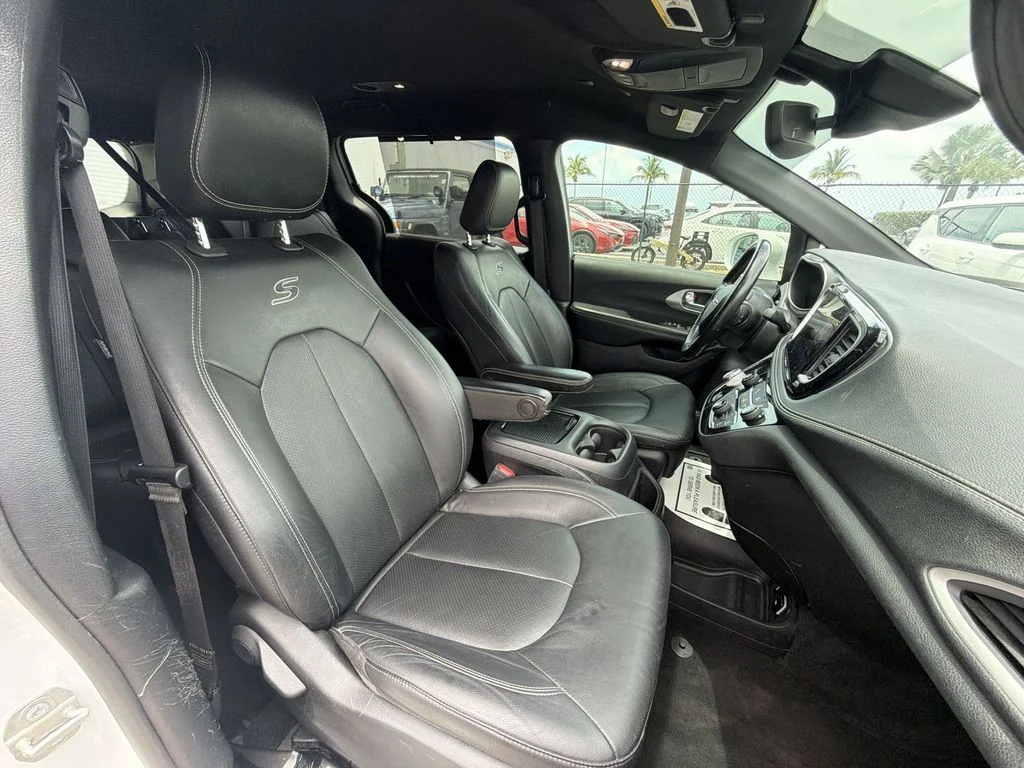 Used 2021 White Chrysler Touring L image 35