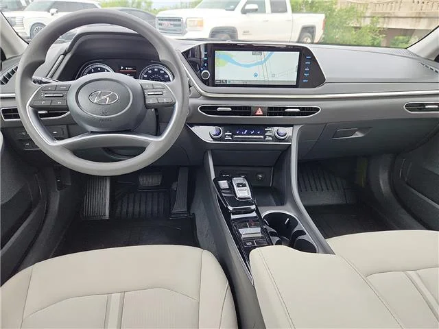 Used 2023 White Hyundai SEL image 9