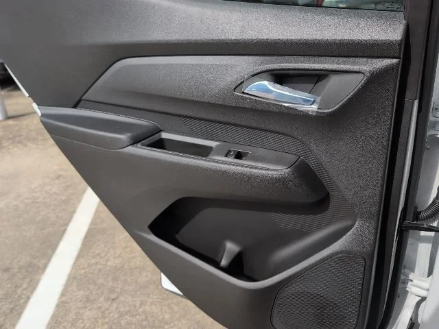 2027 Chevrolet Bolt LT - Photo 8