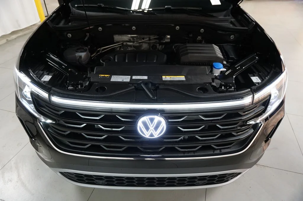 New 2026 Deep Black Volkswagen 2.0T SE w/Technology image 31