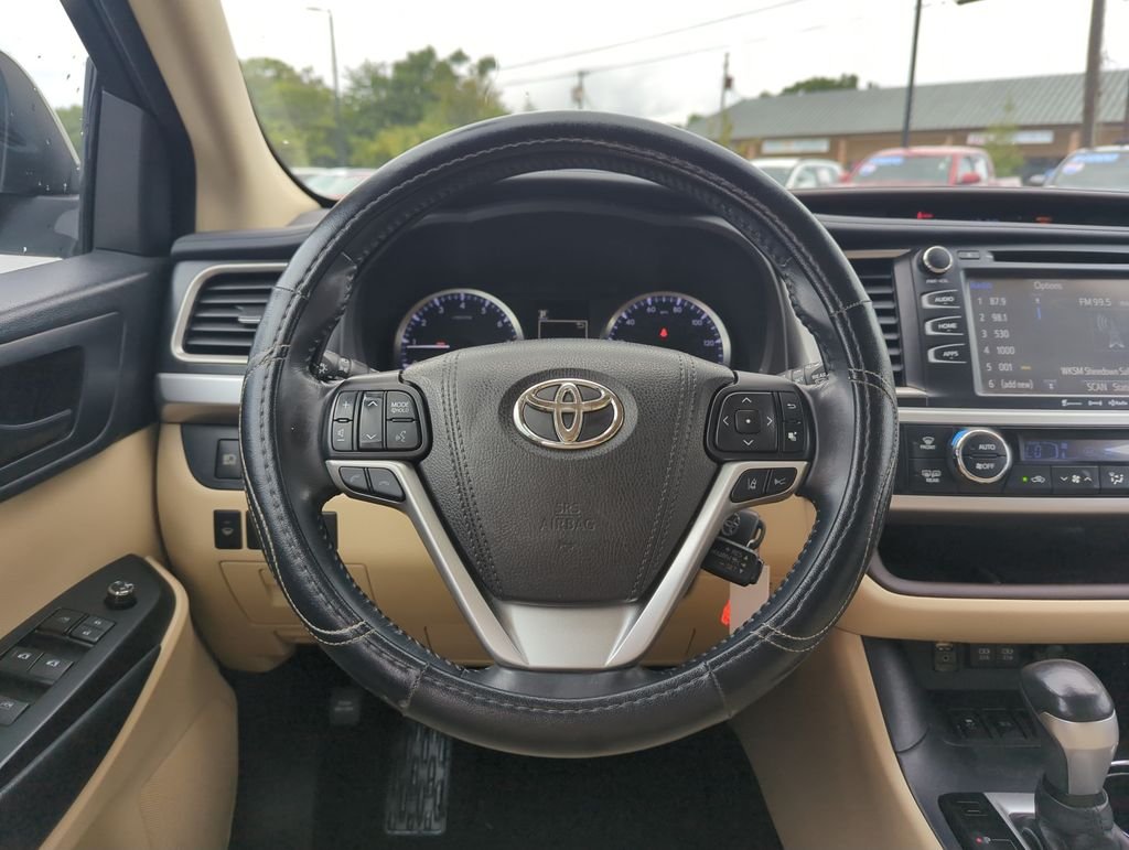 Used 2017 White Toyota LE Plus image 17