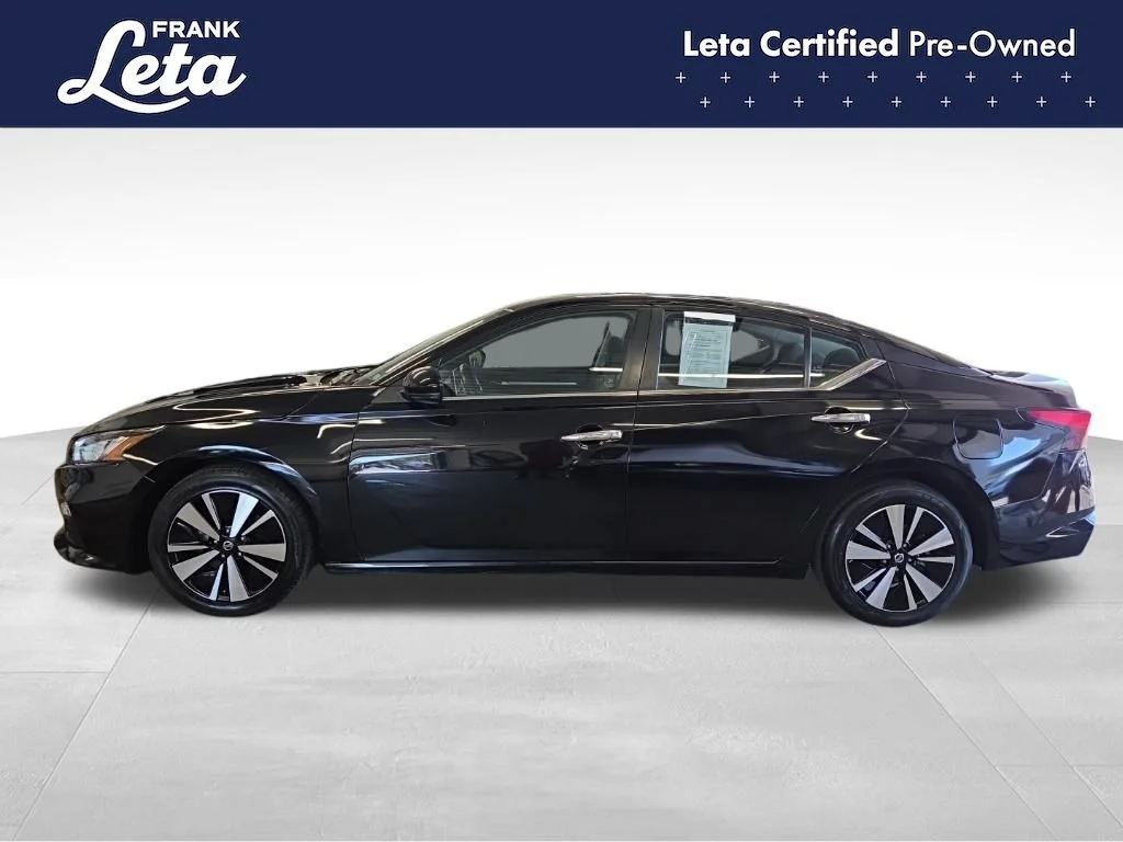 Used 2022 Black Nissan 2.5 SV image 3