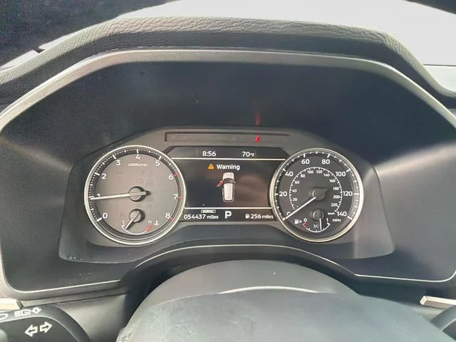Used 2024 Silver Mitsubishi SE image 31
