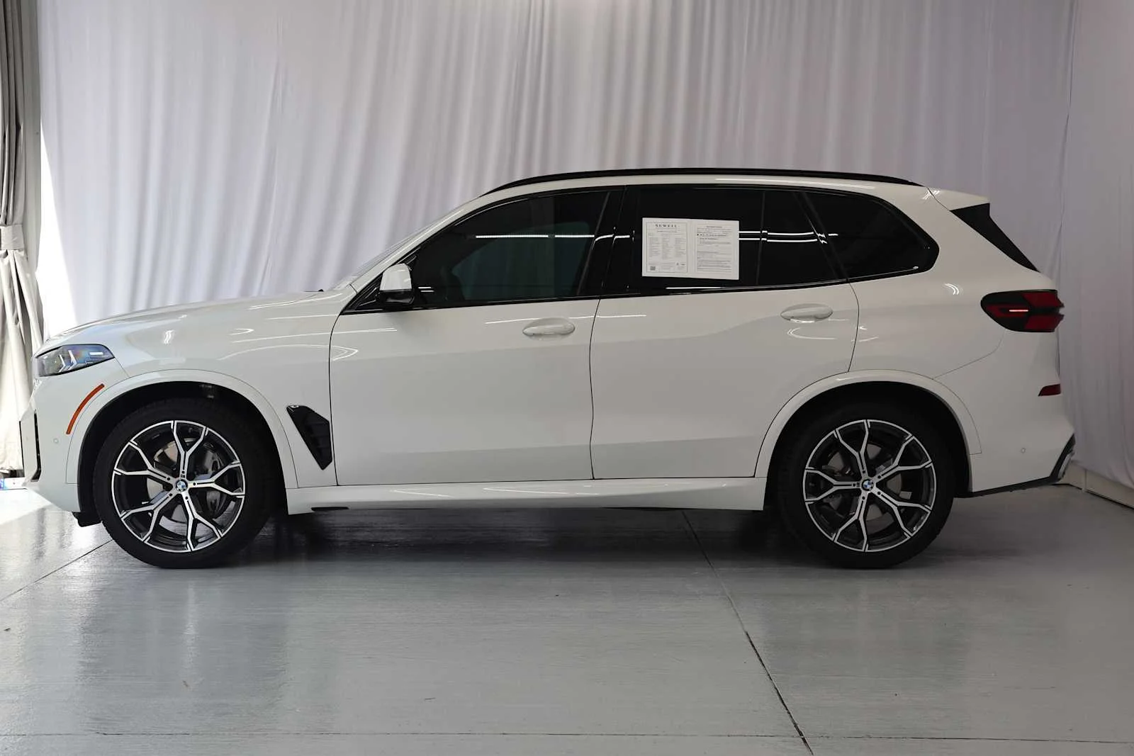 Certified Used 2026 Mineral White Metallic BMW xDrive40i image 7