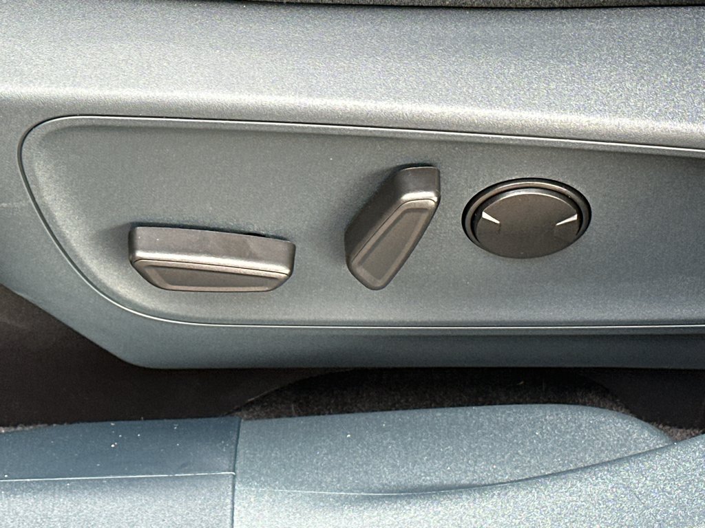 New 2026 Space White Metallic Ford XLT image 30
