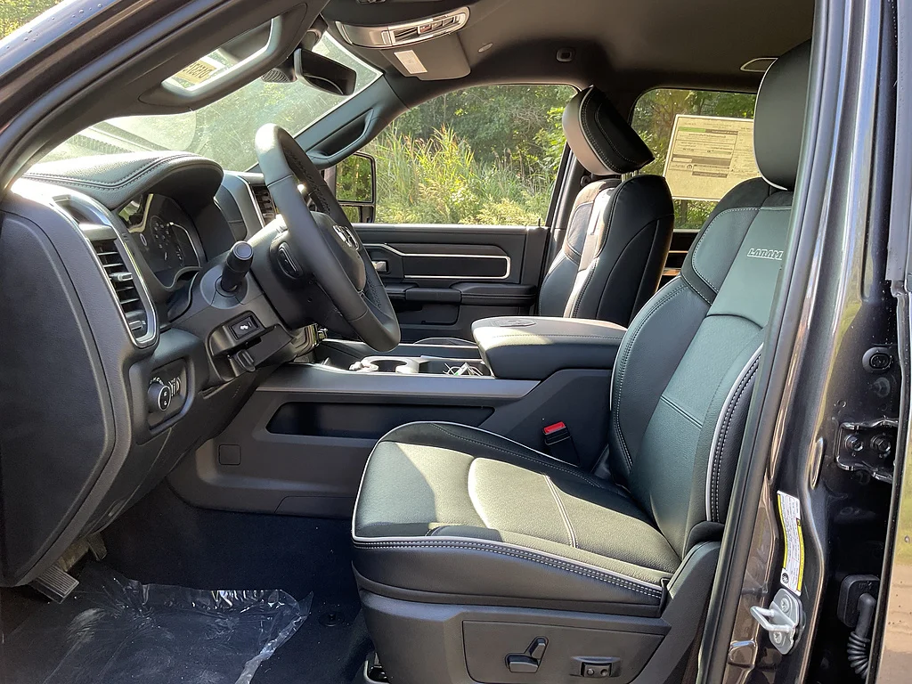 New 2027 Granite Crystal Metallic Clearcoat RAM Laramie image 8