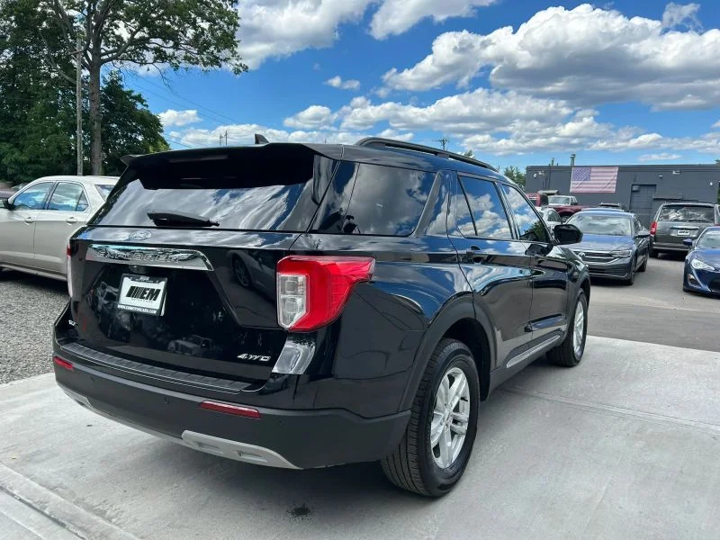 Used 2023 Black Metallic Ford XLT Sport Utility 4D image 11