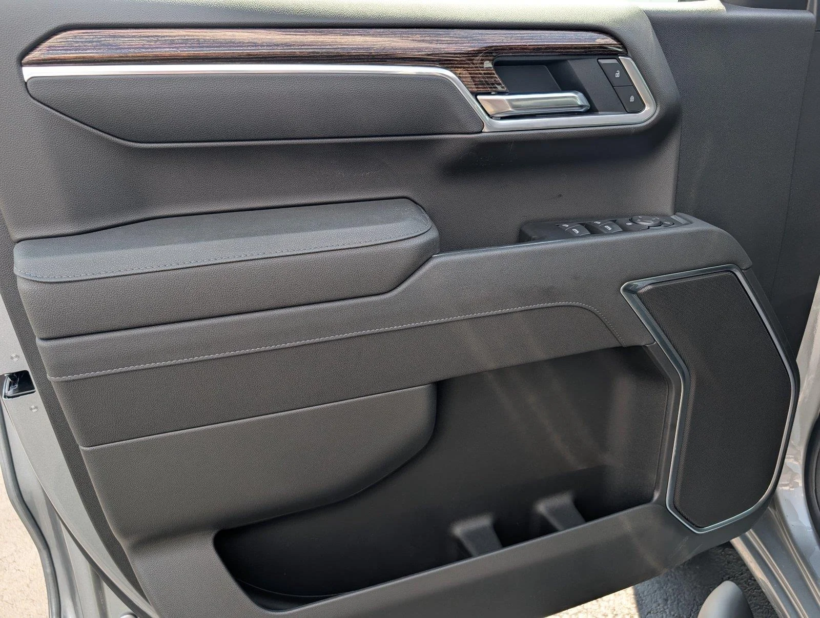 New 2026 Sterling Metallic GMC Elevation image 15