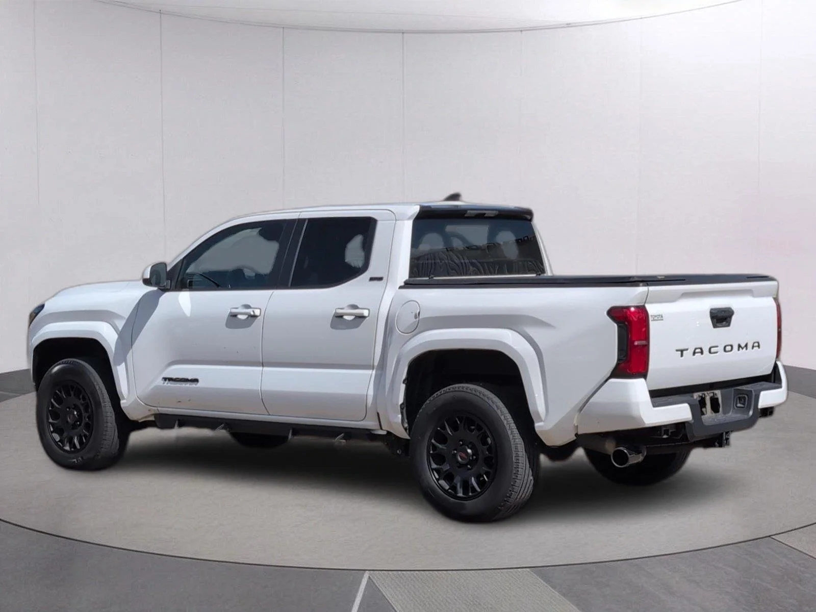 Used 2025 Ice Cap Toyota SR5 image 3
