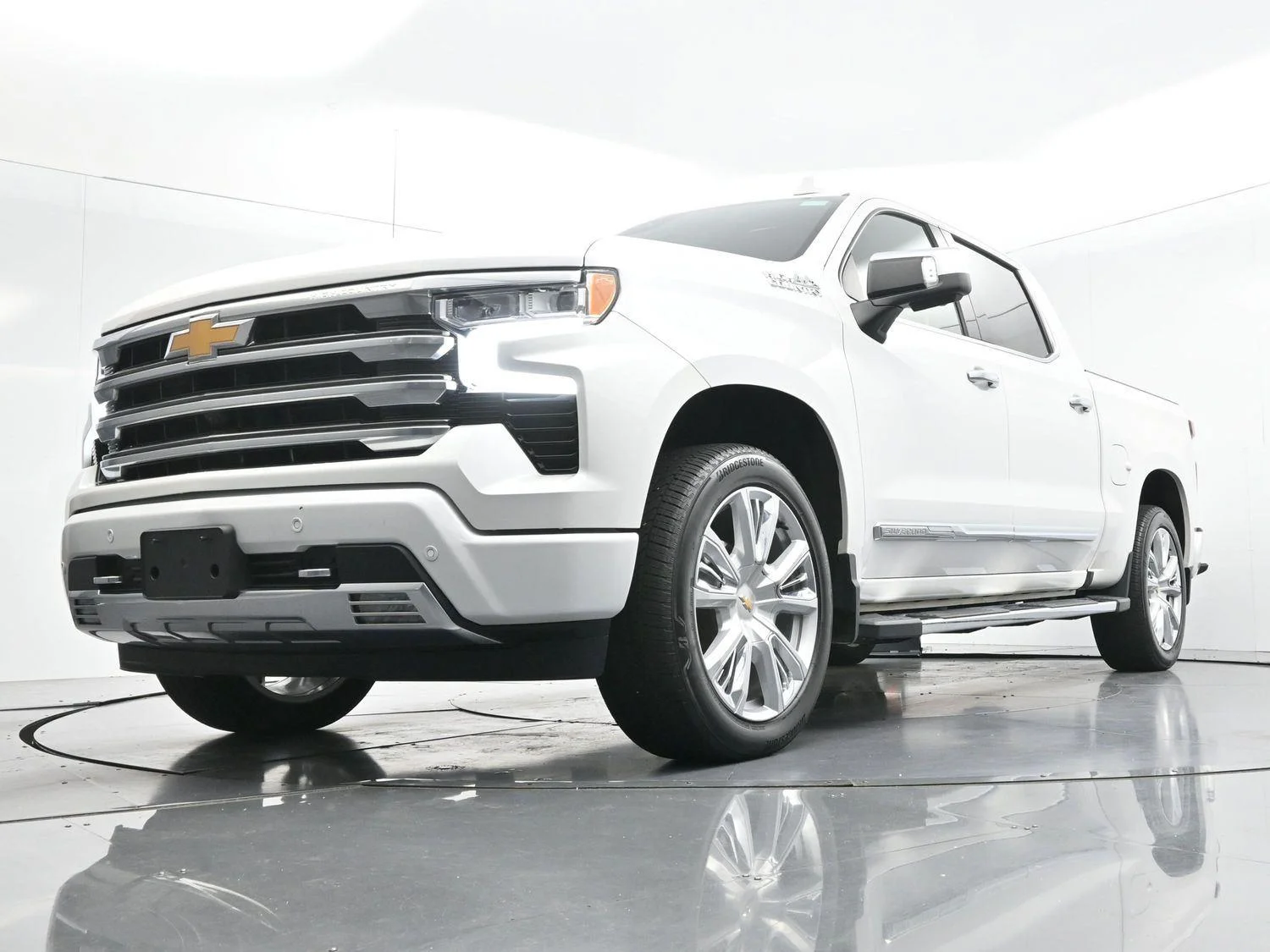 Used 2024 Iridescent Pearl Tricoat Chevrolet High Country image 48