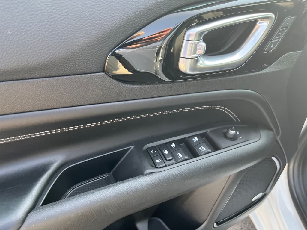 Used 2022 White Jeep Limited image 10