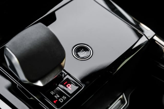 New 2026  Land Rover SE image 33