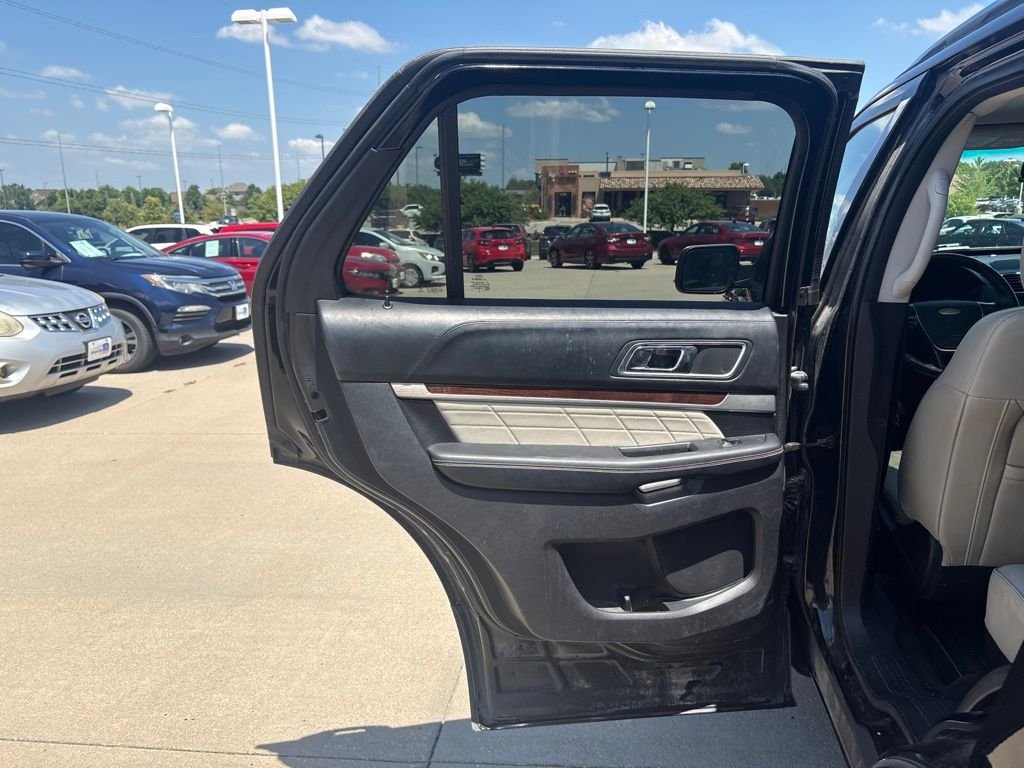 Used 2016 Black Ford Platinum image 43