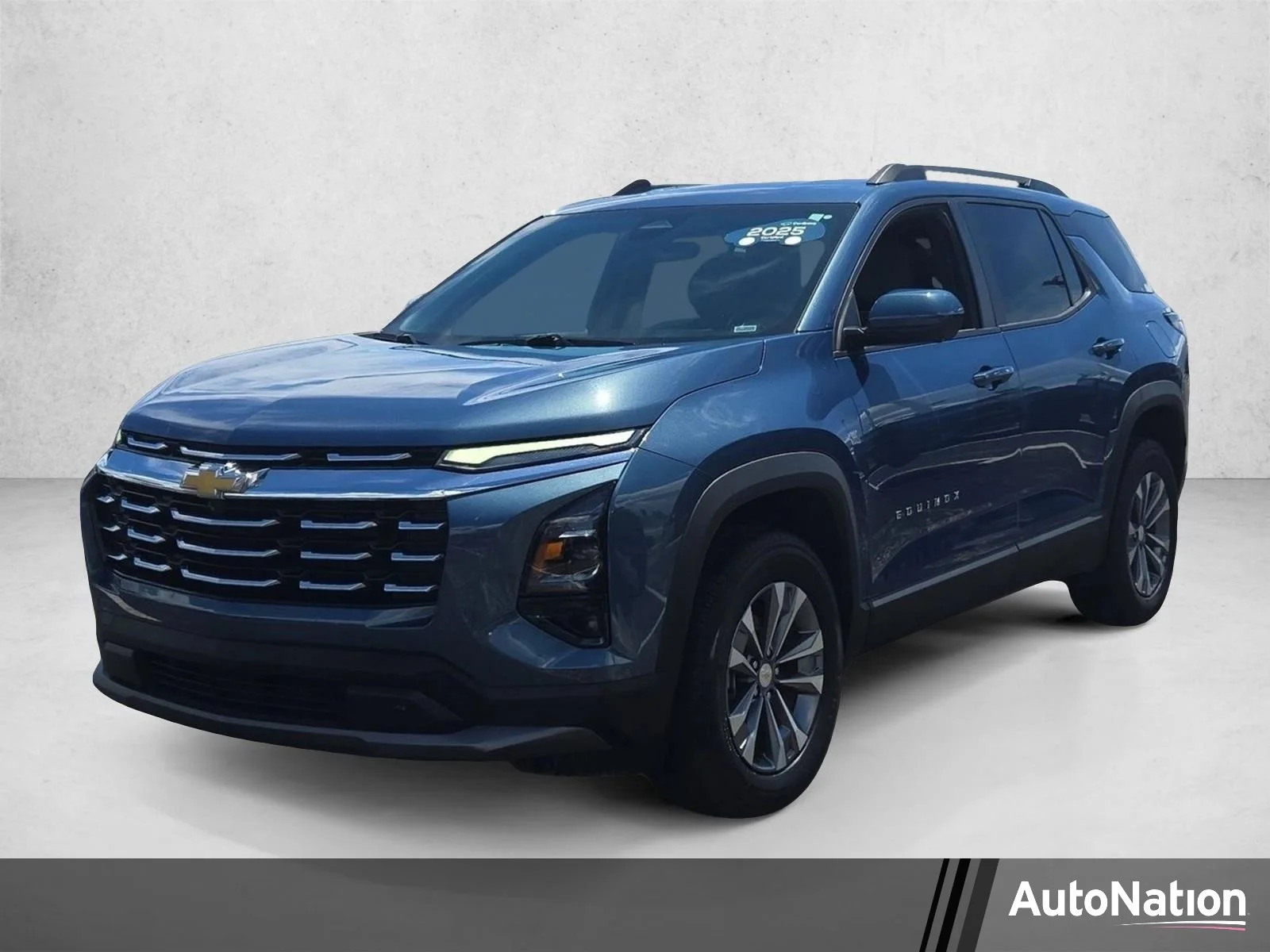 Used 2025 Lakeshore Blue Metallic Chevrolet FWD LT image 1