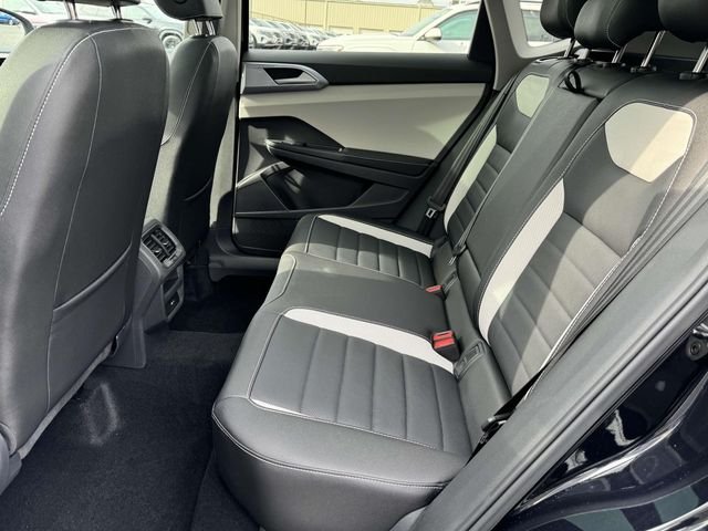 2025 Volkswagen Taos SEL - Photo 13