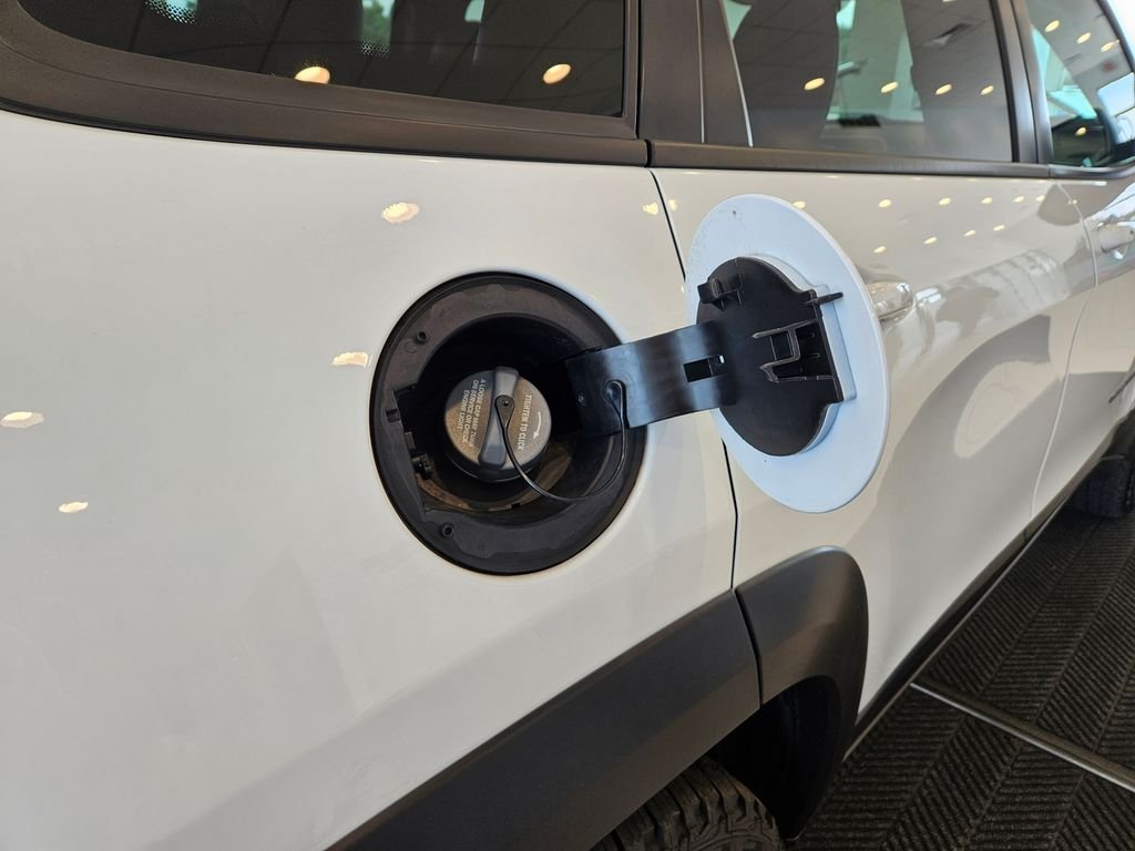 Used 2018 Bright White Clearcoat Jeep Trailhawk image 33