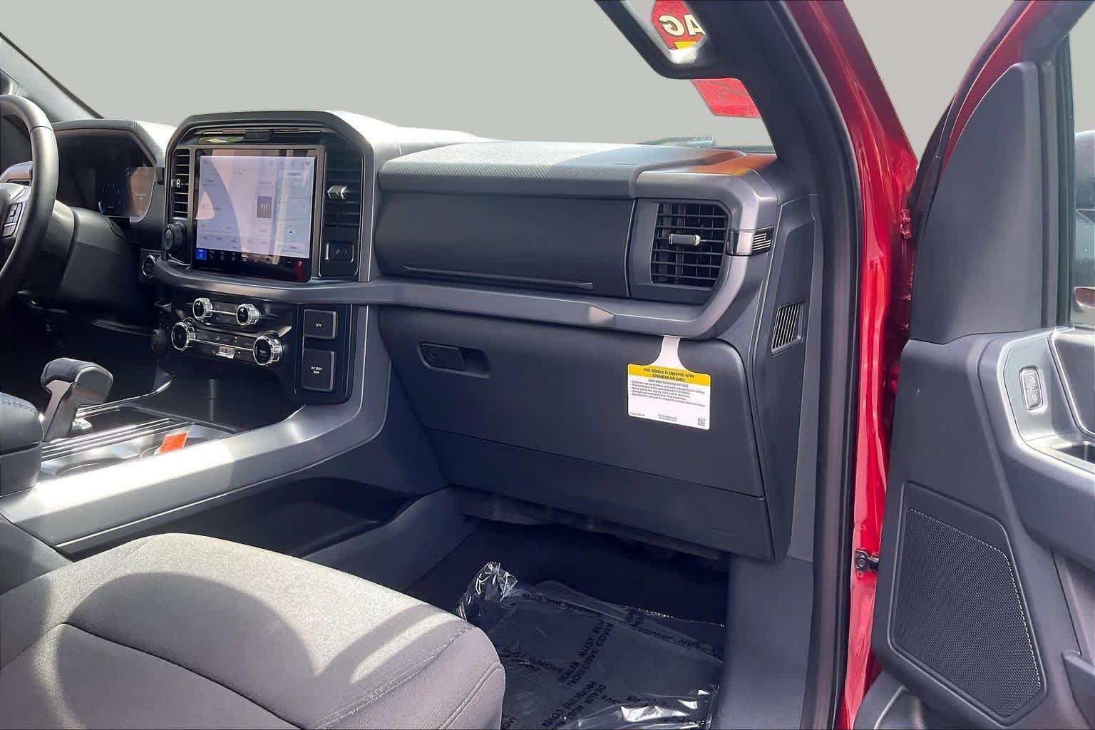 Used 2025 Rapid Red Metallic Tinted Clearcoat Ford XLT image 17