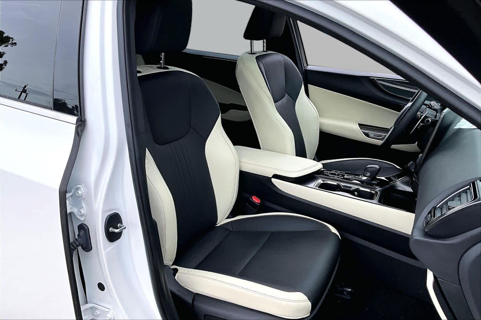 Used 2024 Eminent White Pearl Lexus Premium image 9