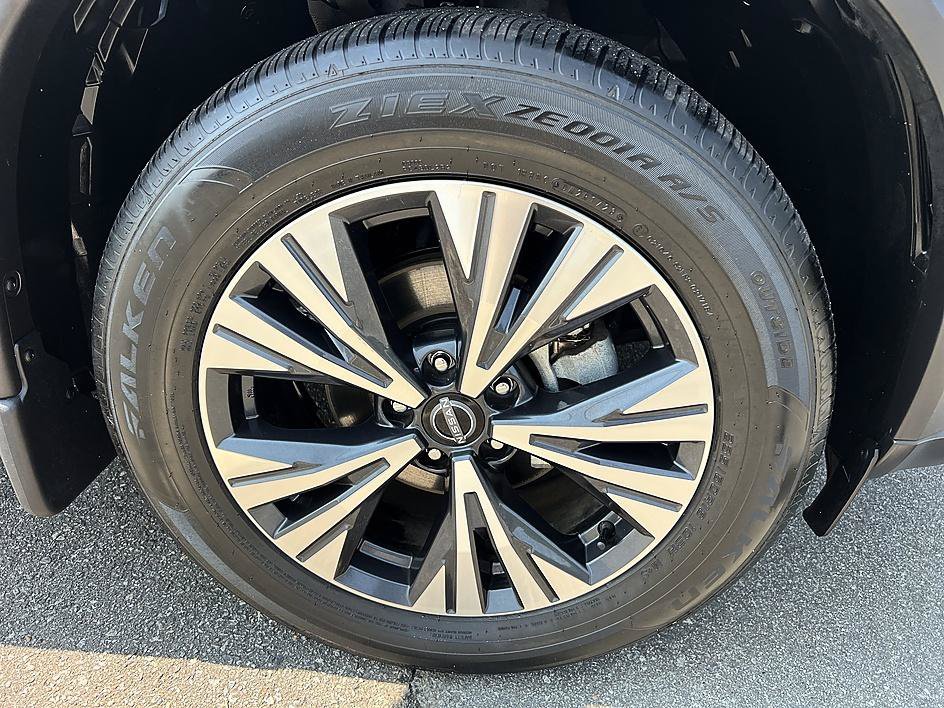 Certified Used 2023 Gun Metallic Nissan SV image 12