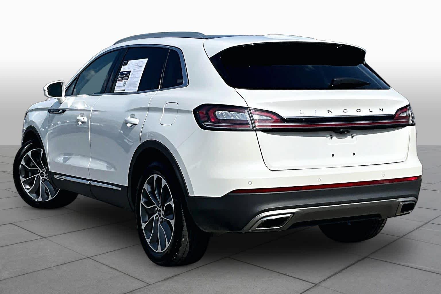 Used 2022 Pristine White Lincoln Reserve image 11