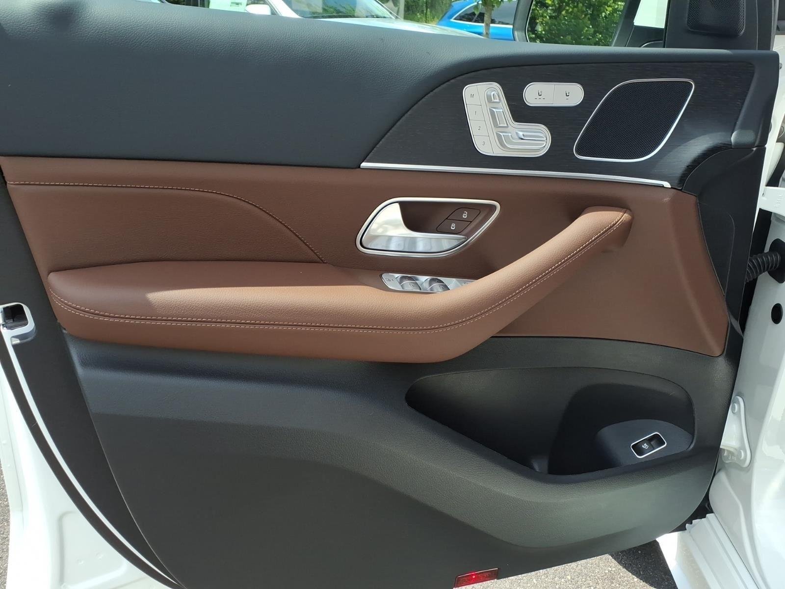New 2026 MANUFAKTUR Moonlight White Metallic Mercedes-Benz GLE 450 image 24