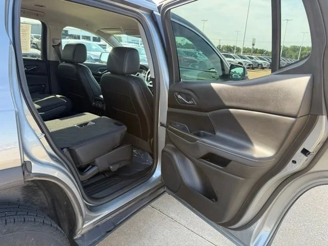 Used 2023 Sterling Metallic GMC SLT image 44