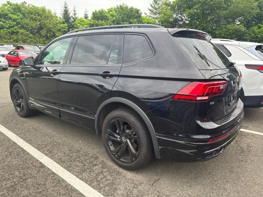 Used 2024 Black Volkswagen 2.0T SE R-Line Black image 5