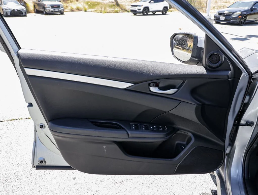 Used 2021  Honda Sport image 12