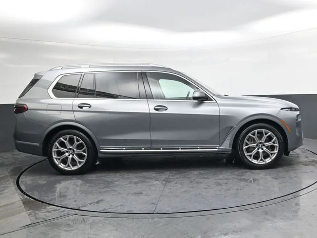 Used 2024 Gray BMW xDrive40i image 3