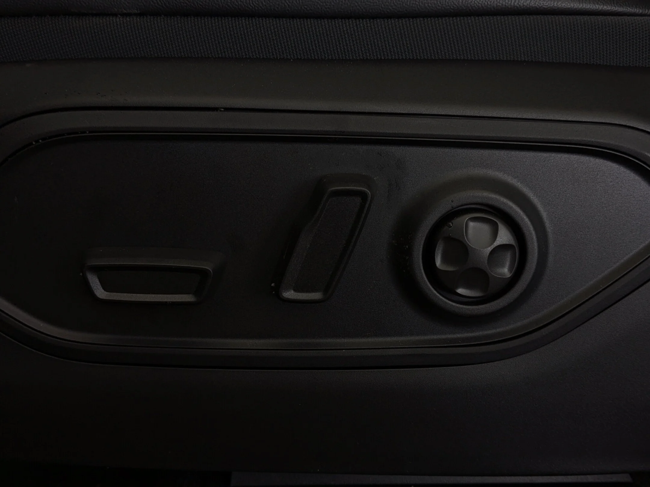 New 2026 Grey Jeep Altitude - - Power Sunroof - 20 Gloss Black Wheels - Capri Leatherette/Suede - Remote Start & More! image 14