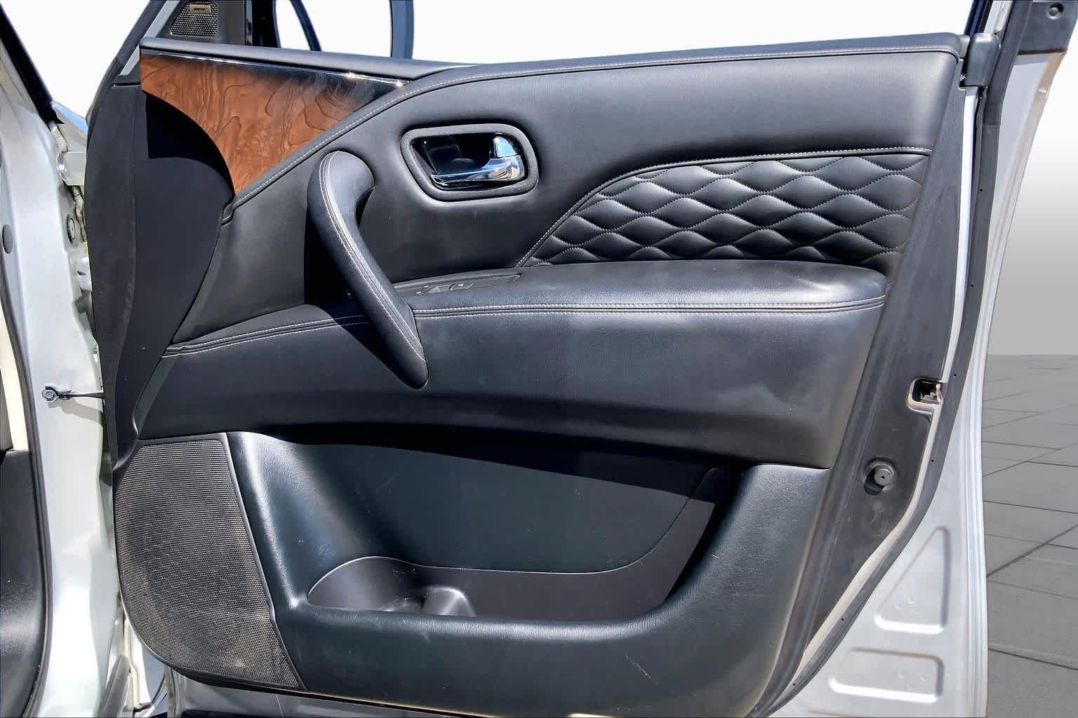 Used 2019 Liquid Platinum INFINITI LUXE image 23