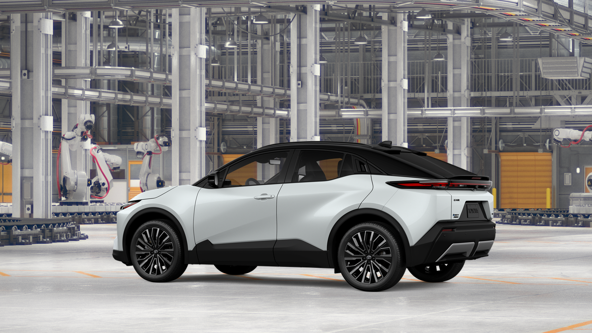 New 2026 Wind Chill Pearl with Midnight Black Metallic roof Toyota XSE image 5