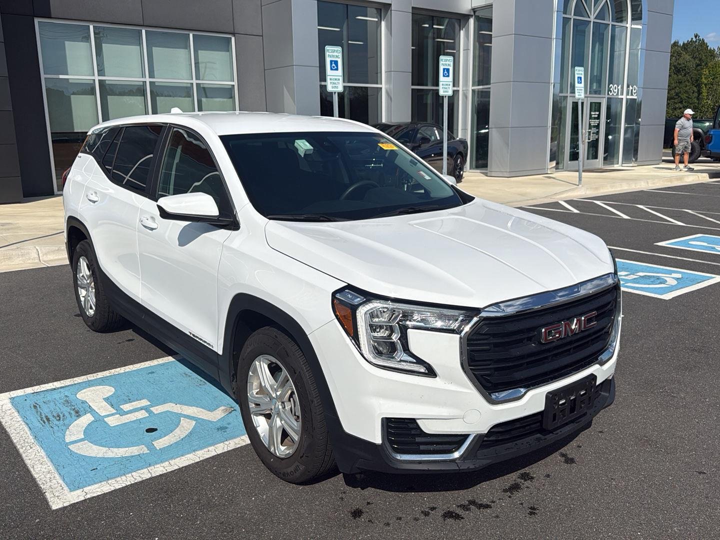 Used 2024 Summit White GMC SLE image 3