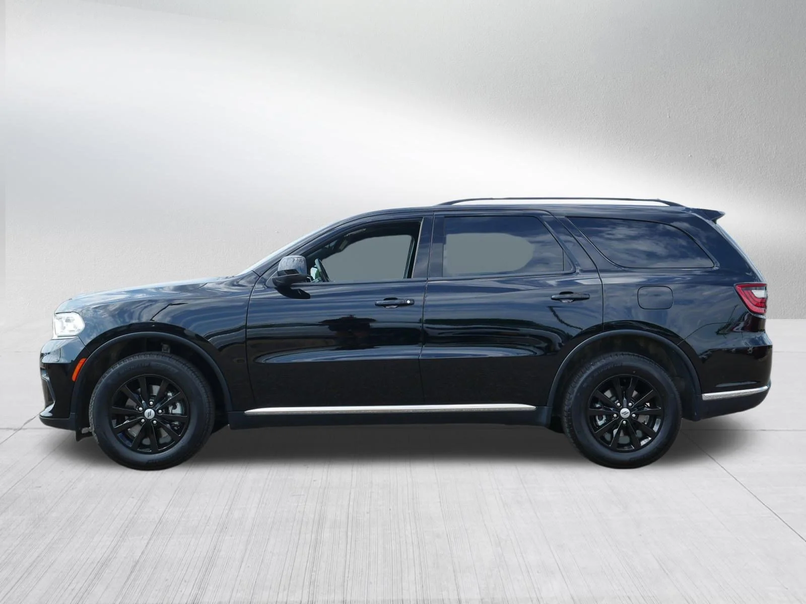 Used 2024 DB Black Clearcoat Dodge SXT Plus image 4