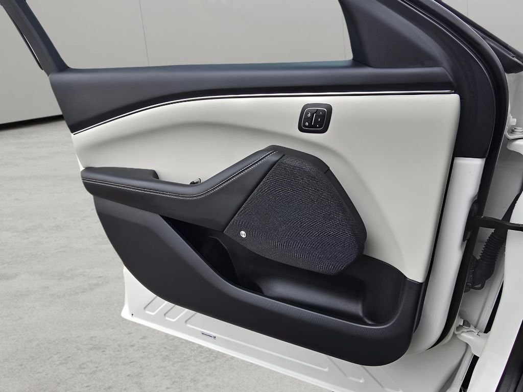 Used 2024 Star White Metallic Tri-Coat Ford Premium image 14
