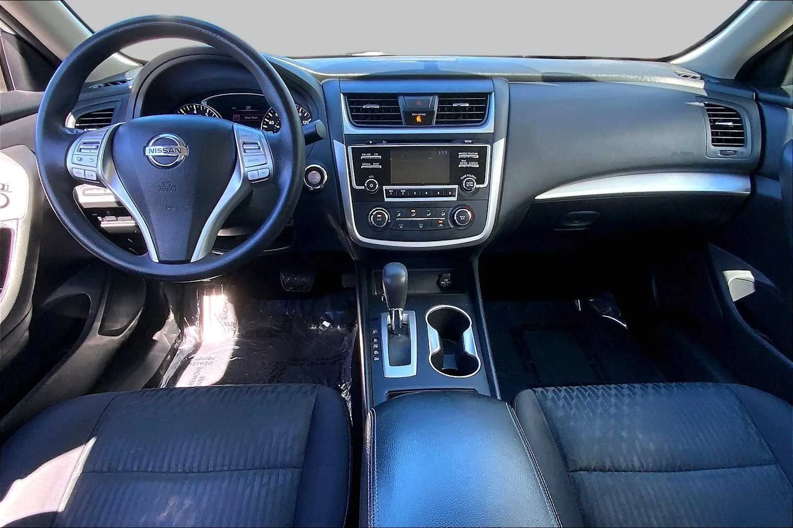 Used 2018 Glacier White Nissan 2.5 S image 14