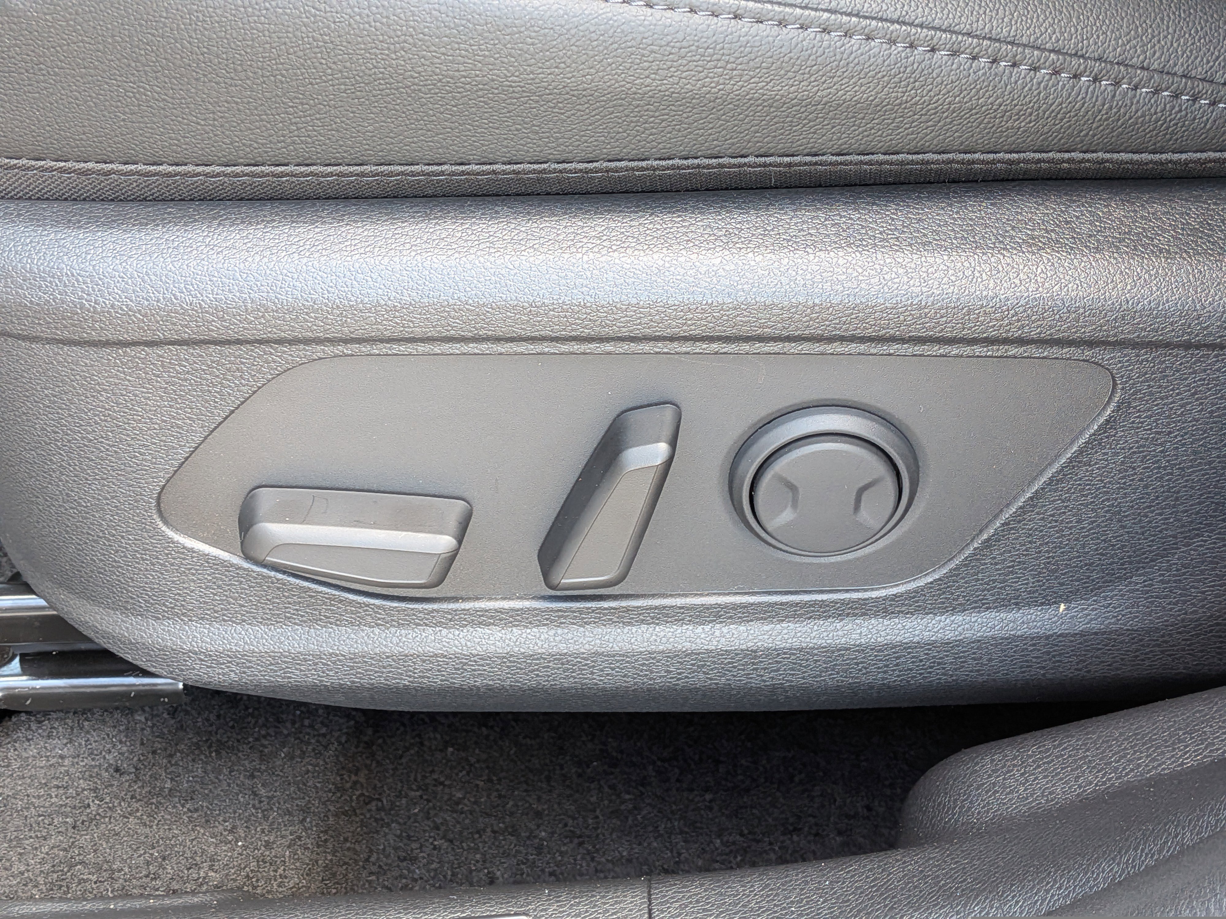 New 2026 Glacial White Pearl Kia EX image 24