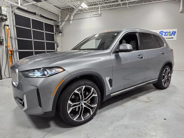 Used 2024 Gray BMW xDrive40i image 3
