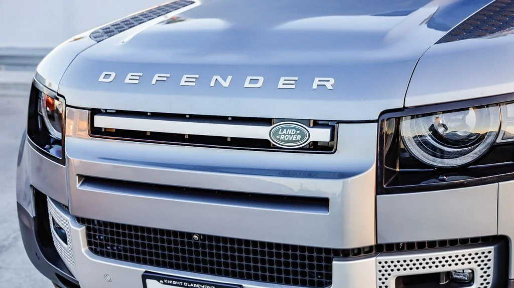 Used 2023  Land Rover SE image 6