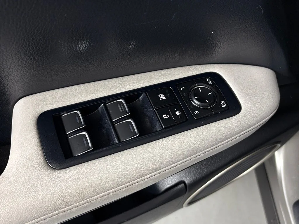 Used 2018 Silver Lexus 450hL Premium image 15