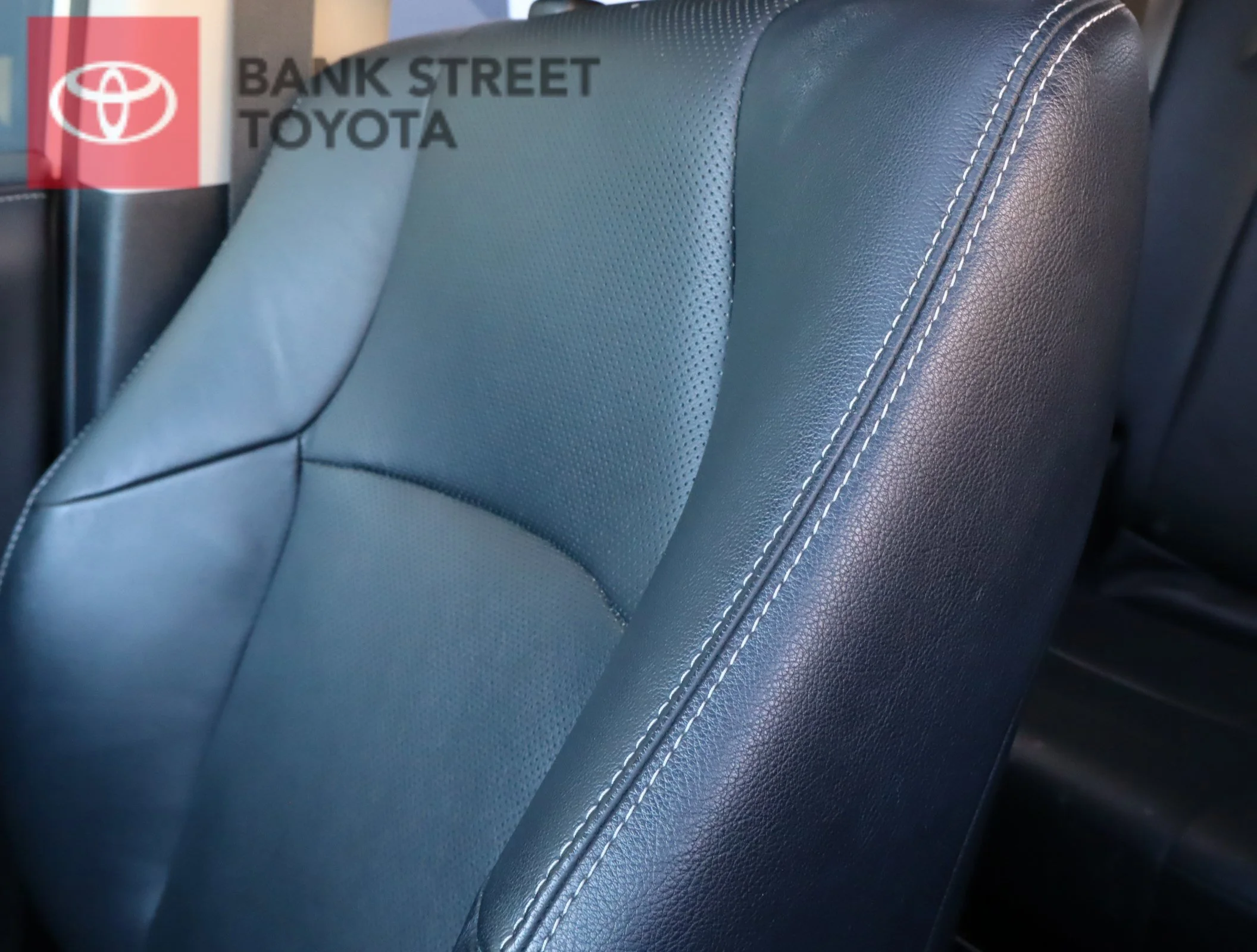 Used 2021 0070 Blizzard Pearl Toyota BASE image 8