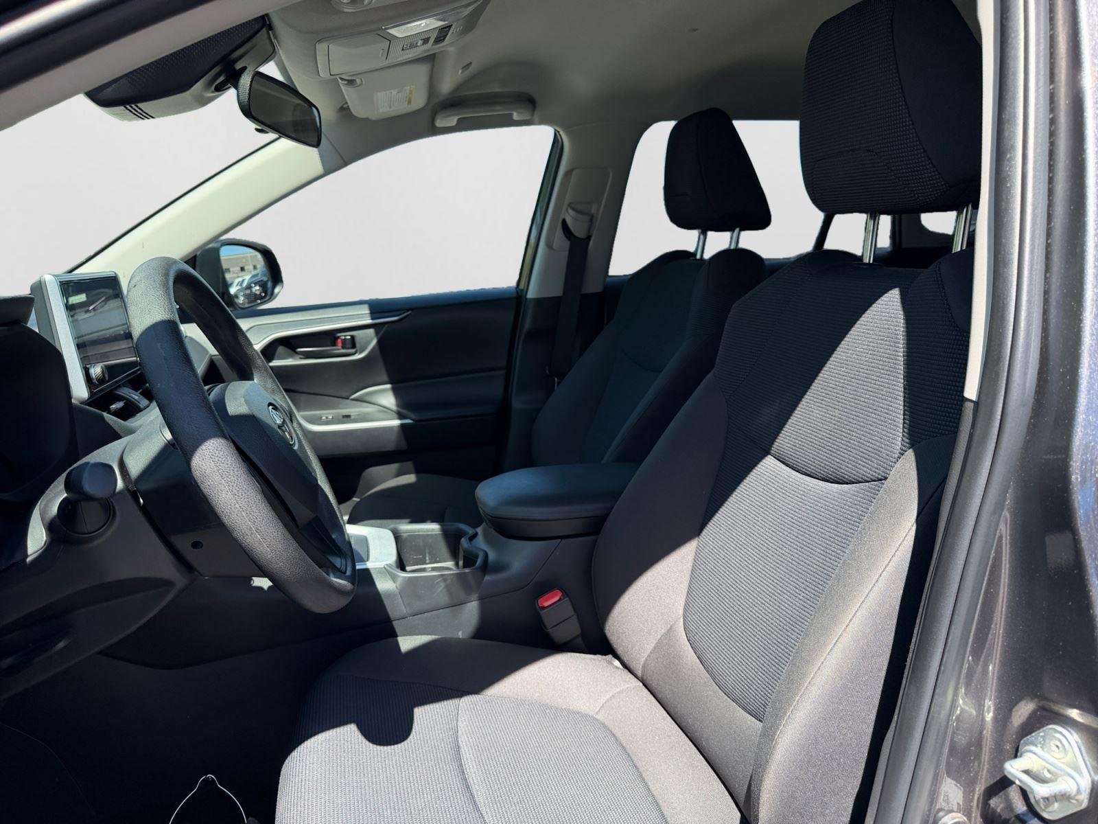 2024 Toyota RAV4 LE - Photo 10